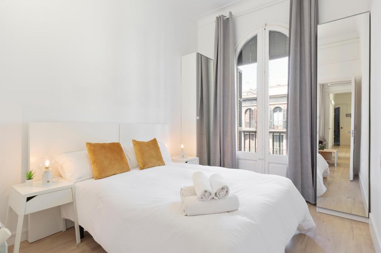Suites4Days Gaudi Eixample Barcelona Exterior photo